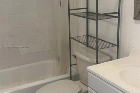 Condo in Plantation, Florida, 2 bedrooms  № 1783967 - photo 12