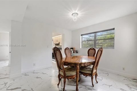 Copropriété à vendre à Coconut Creek, Floride: 2 chambres, 125.05 m2 № 2046652 - photo 8