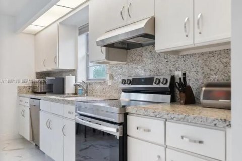 Copropriété à vendre à Coconut Creek, Floride: 2 chambres, 125.05 m2 № 2046652 - photo 5