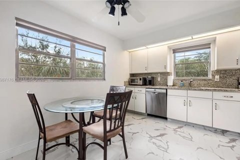 Copropriété à vendre à Coconut Creek, Floride: 2 chambres, 125.05 m2 № 2046652 - photo 3