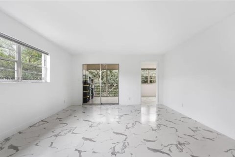 Copropriété à vendre à Coconut Creek, Floride: 2 chambres, 125.05 m2 № 2046652 - photo 11