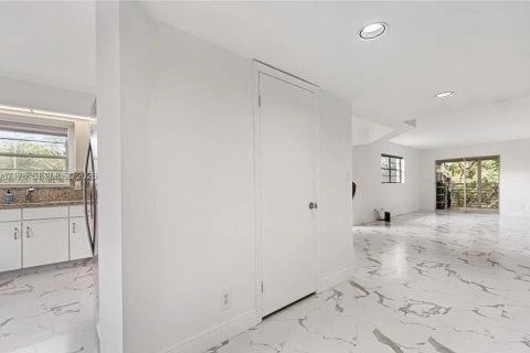 Copropriété à vendre à Coconut Creek, Floride: 2 chambres, 125.05 m2 № 2046652 - photo 2