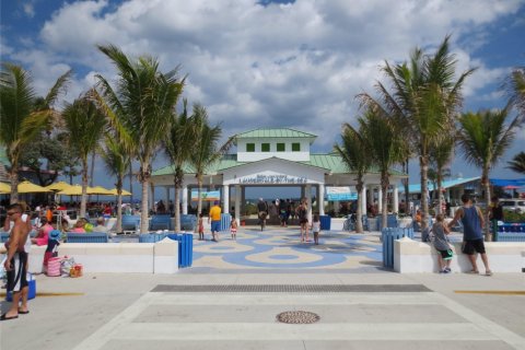 Adosado en alquiler en Lauderdale-by-the-Sea, Florida, 3 dormitorios, 167.22 m2 № 1059093 - foto 1
