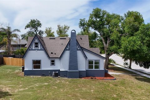 House in Clermont, Florida 4 bedrooms, 191.81 sq.m. № 2107800 - photo 4