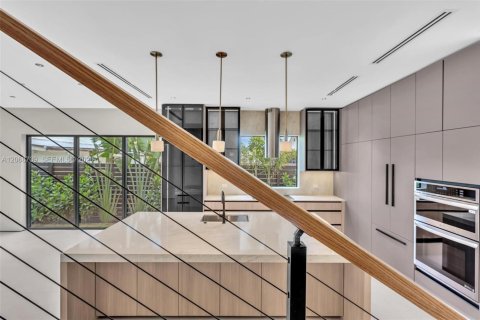 Touwnhouse à vendre à Miami, Floride: 4 chambres, 254.18 m2 № 2295594 - photo 15