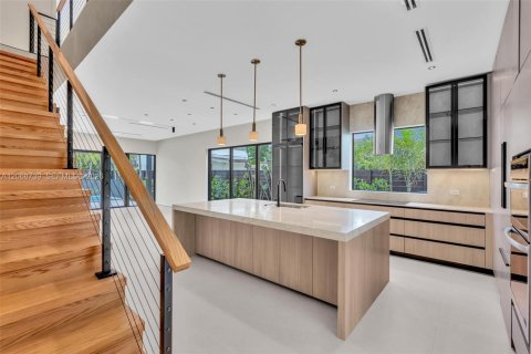 Touwnhouse à vendre à Miami, Floride: 4 chambres, 254.18 m2 № 2295594 - photo 7