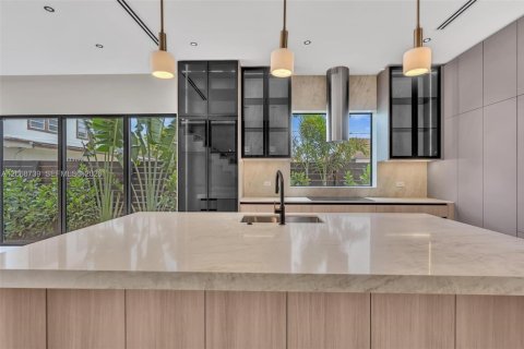 Touwnhouse à vendre à Miami, Floride: 4 chambres, 254.18 m2 № 2295594 - photo 14