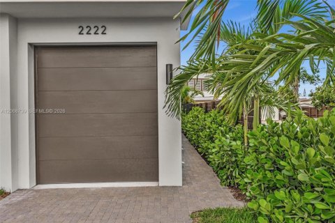 Touwnhouse à vendre à Miami, Floride: 4 chambres, 254.18 m2 № 2295594 - photo 2