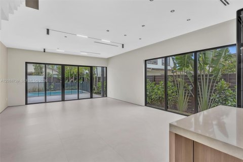 Touwnhouse à vendre à Miami, Floride: 4 chambres, 254.18 m2 № 2295594 - photo 18