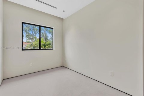 Touwnhouse à vendre à Miami, Floride: 4 chambres, 254.18 m2 № 2295594 - photo 23