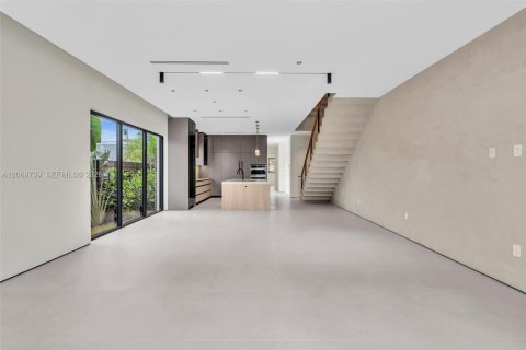 Touwnhouse à vendre à Miami, Floride: 4 chambres, 254.18 m2 № 2295594 - photo 21