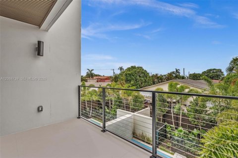Touwnhouse à vendre à Miami, Floride: 4 chambres, 254.18 m2 № 2295594 - photo 30