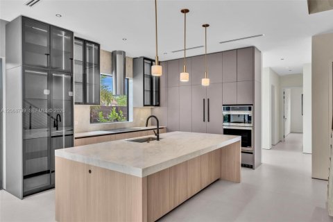 Touwnhouse à vendre à Miami, Floride: 4 chambres, 254.18 m2 № 2295594 - photo 8