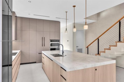 Touwnhouse à vendre à Miami, Floride: 4 chambres, 254.18 m2 № 2295594 - photo 11