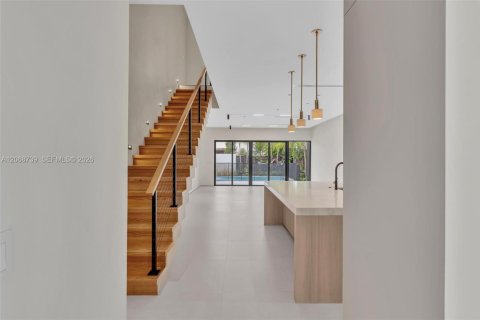Touwnhouse à vendre à Miami, Floride: 4 chambres, 254.18 m2 № 2295594 - photo 6