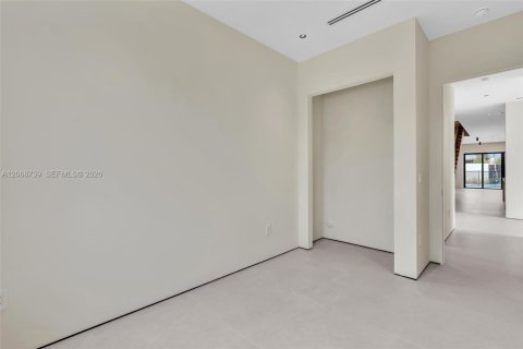 Touwnhouse à vendre à Miami, Floride: 4 chambres, 254.18 m2 № 2295594 - photo 24