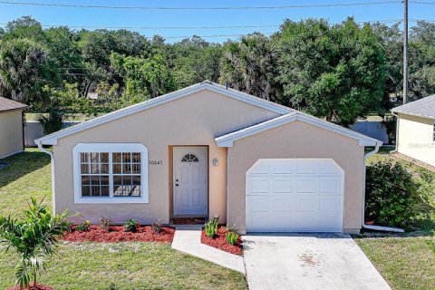 House in Port Charlotte, Florida 2 bedrooms, 84.73 sq.m. № 2151057