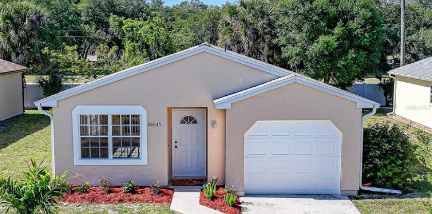 House in Port Charlotte, Florida 2 bedrooms, 84.73 sq.m. № 2151057