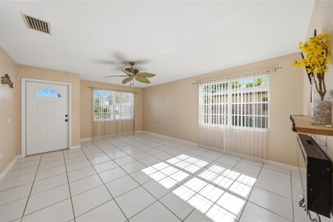 House in Port Charlotte, Florida 2 bedrooms, 84.73 sq.m. № 2151057 - photo 9