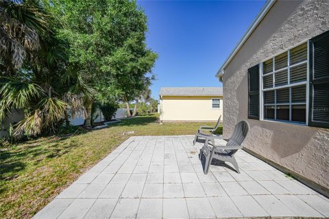 House in Port Charlotte, Florida 2 bedrooms, 84.73 sq.m. № 2151057 - photo 18