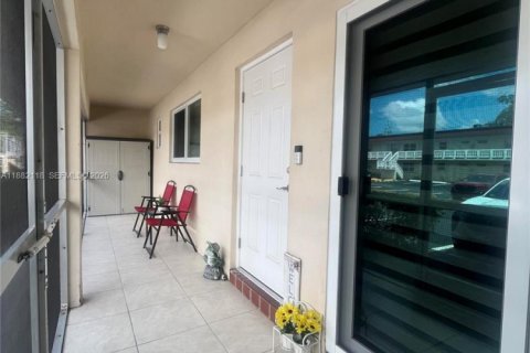 Copropriété à vendre à Dania Beach, Floride: 2 chambres, 80.82 m2 № 2195063 - photo 12