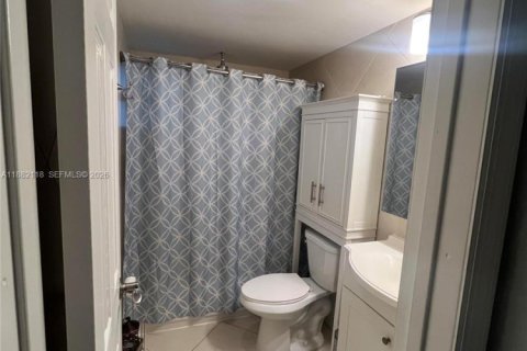 Copropriété à vendre à Dania Beach, Floride: 2 chambres, 80.82 m2 № 2195063 - photo 10