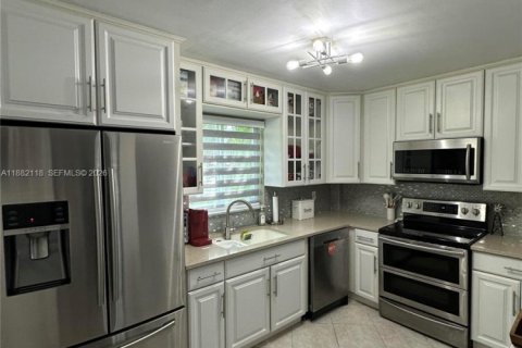 Copropriété à vendre à Dania Beach, Floride: 2 chambres, 80.82 m2 № 2195063 - photo 4