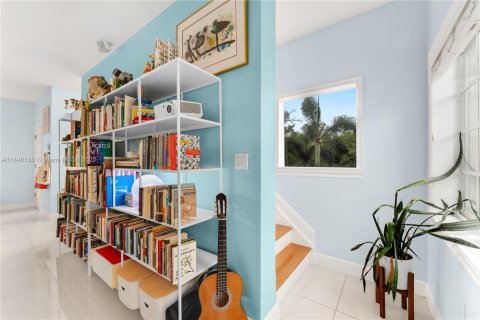 Touwnhouse à vendre à Miami, Floride: 2 chambres, 97.55 m2 № 1828672 - photo 8