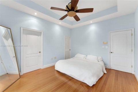 Touwnhouse à vendre à Miami, Floride: 2 chambres, 97.55 m2 № 1828672 - photo 11
