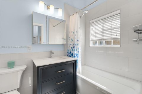 Touwnhouse à vendre à Miami, Floride: 2 chambres, 97.55 m2 № 1828672 - photo 15
