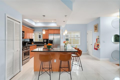 Touwnhouse à vendre à Miami, Floride: 2 chambres, 97.55 m2 № 1828672 - photo 4
