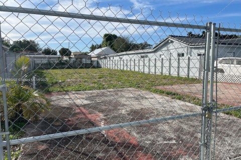 Commercial property in Miami, Florida № 1942248 - photo 2