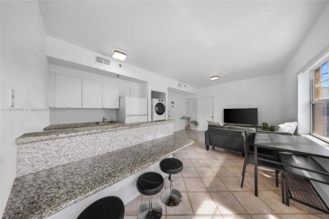 Condominio en venta en Miami Beach, Florida, 2 dormitorios, 63.17 m2 № 2034991 - foto 16