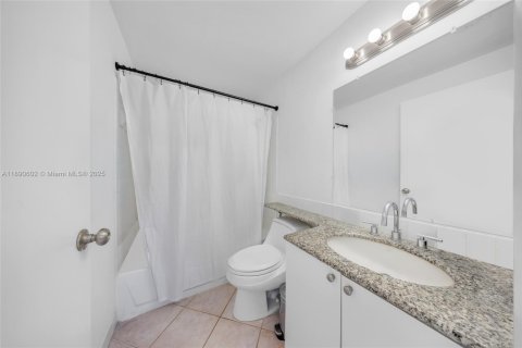 Condominio en venta en Miami Beach, Florida, 2 dormitorios, 63.17 m2 № 2034991 - foto 6
