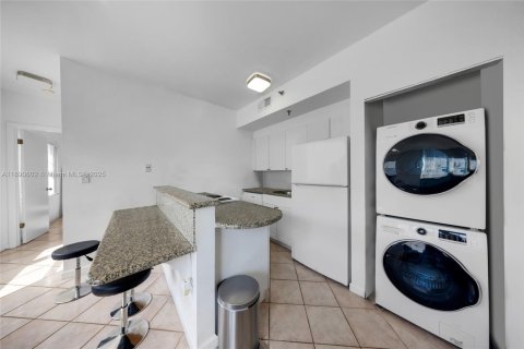 Condominio en venta en Miami Beach, Florida, 2 dormitorios, 63.17 m2 № 2034991 - foto 4