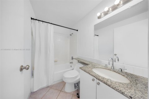 Condominio en venta en Miami Beach, Florida, 2 dormitorios, 63.17 m2 № 2034991 - foto 5