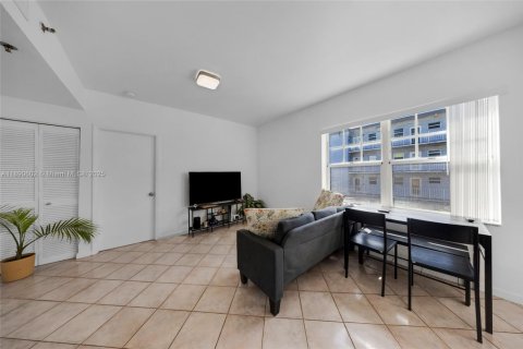 Condominio en venta en Miami Beach, Florida, 2 dormitorios, 63.17 m2 № 2034991 - foto 15