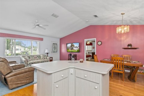 House in Summerfield, Florida 2 bedrooms, 138.24 sq.m. № 1904073 - photo 8