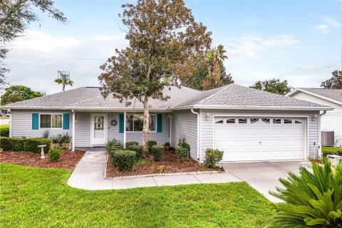 House in Summerfield, Florida 2 bedrooms, 138.24 sq.m. № 1904073 - photo 1
