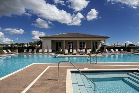 Condominio en Miami, Florida, 3 dormitorios  № 2006190