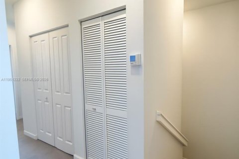 Condominio en venta en Miami, Florida, 3 dormitorios, 157.47 m2 № 2006190 - foto 11