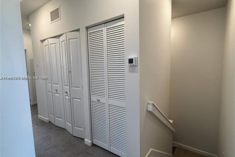 Condominio en venta en Miami, Florida, 3 dormitorios, 157.47 m2 № 2006190 - foto 8