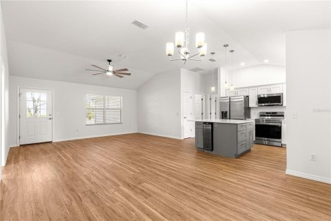 House in The Villages, Florida 3 bedrooms, 131.74 sq.m. № 1879536 - photo 15