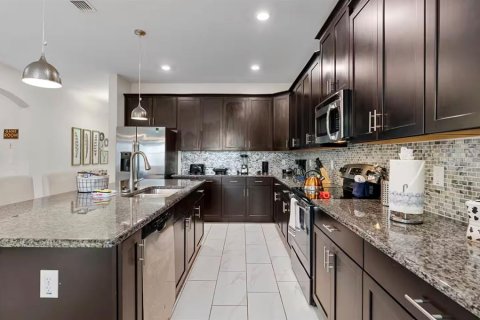 House in STOREY LAKE in Kissimmee, Florida 6 bedrooms, 305.74 sq.m. № 2393433 - photo 8