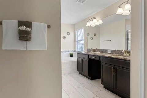 House in STOREY LAKE in Kissimmee, Florida 6 bedrooms, 305.74 sq.m. № 2393433 - photo 16