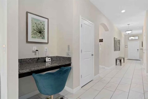 House in STOREY LAKE in Kissimmee, Florida 6 bedrooms, 305.74 sq.m. № 2393433 - photo 4