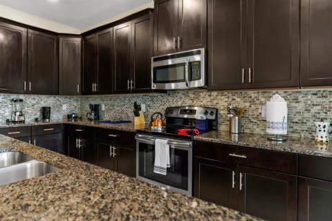 House in STOREY LAKE in Kissimmee, Florida 6 bedrooms, 305.74 sq.m. № 2393433 - photo 9