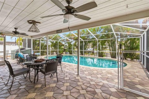 House in Apollo Beach, Florida 3 bedrooms, 135.45 sq.m. № 2156384 - photo 4