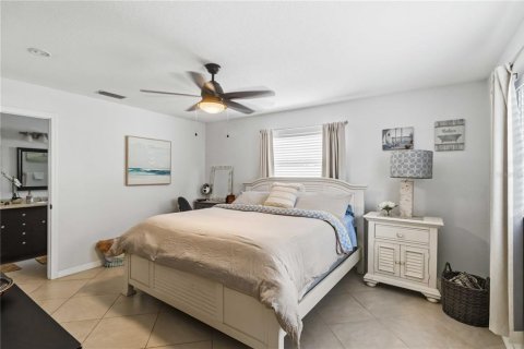 House in Apollo Beach, Florida 3 bedrooms, 135.45 sq.m. № 2156384 - photo 9