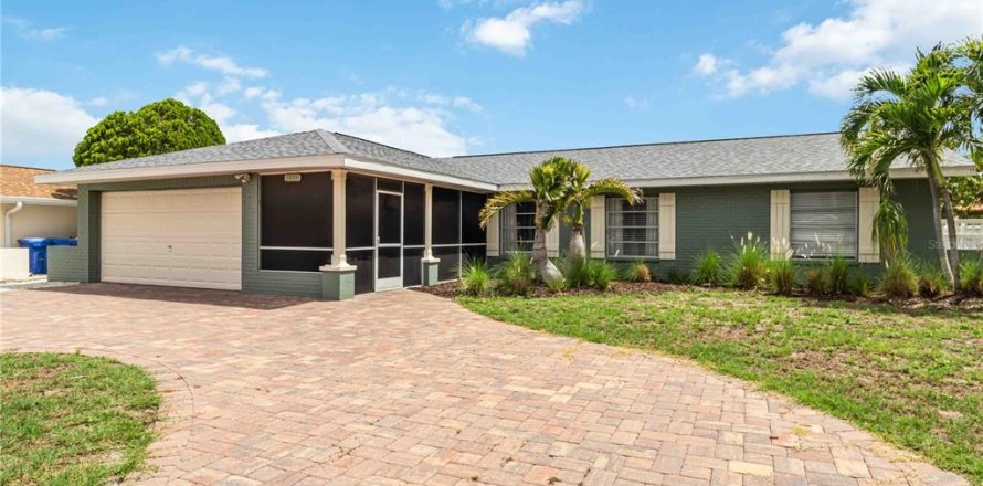 House in Apollo Beach, Florida 3 bedrooms, 135.45 sq.m. № 2156384